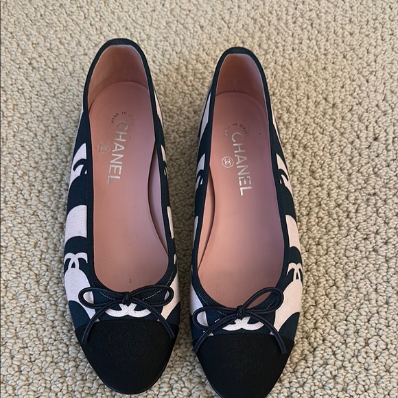 CHANEL Shoes - Chanel Black and Pale pink Women's Flats
